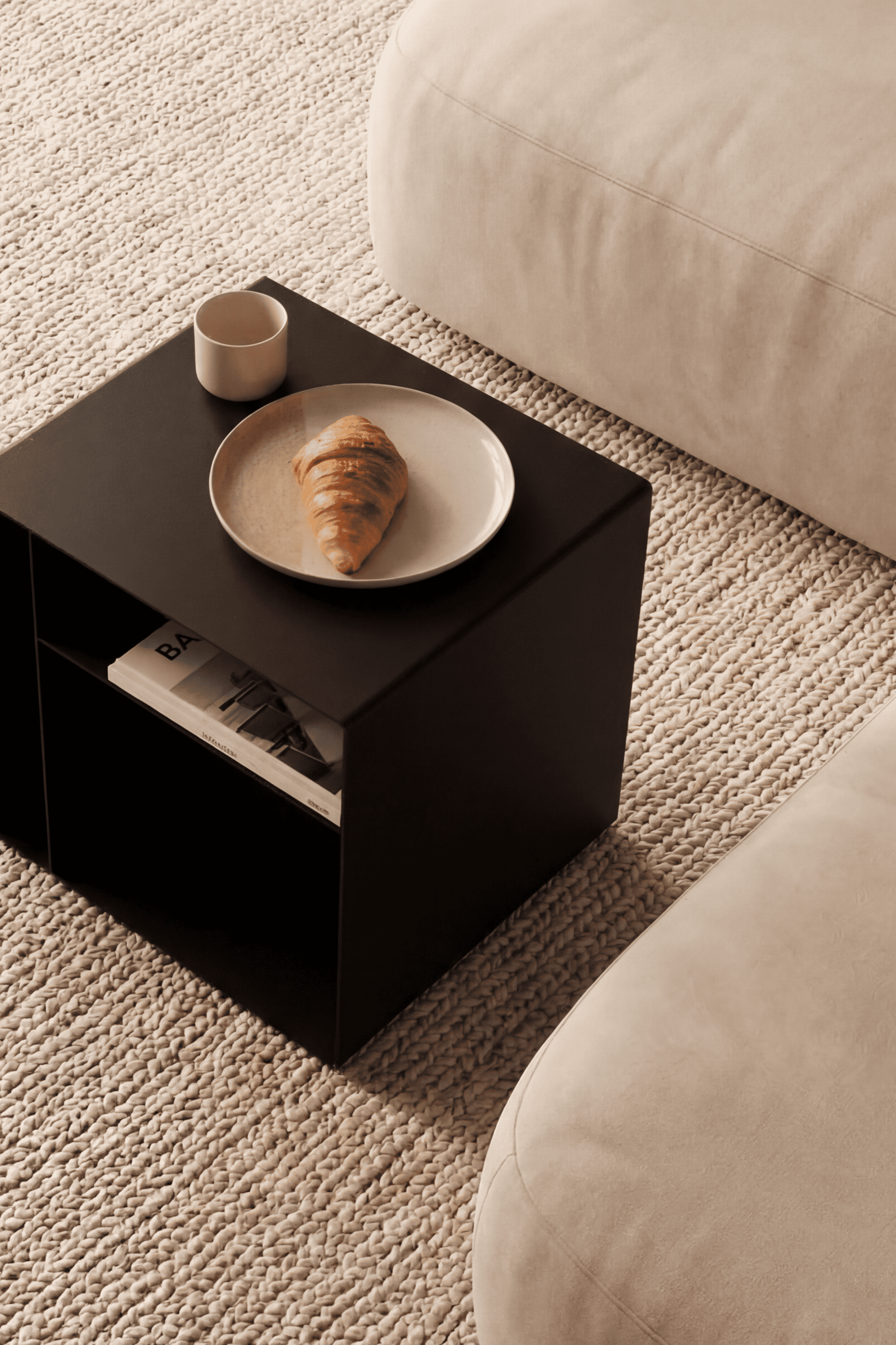 nordesign — Beistelltisch, Tasse, Croissant